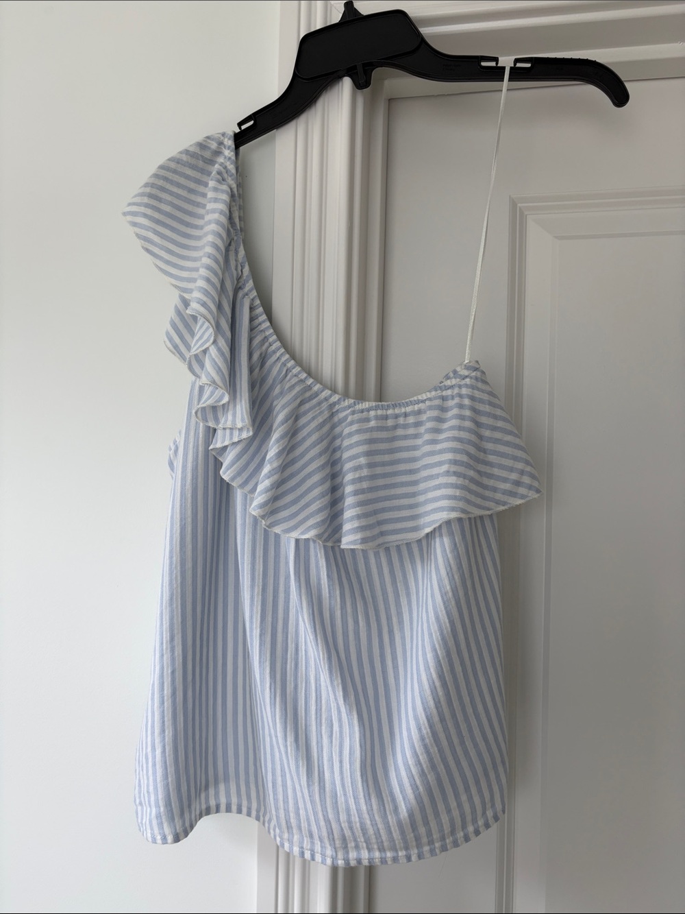 Melrose and Market Light Blue & White One-Shoulder Ruffle Camisole